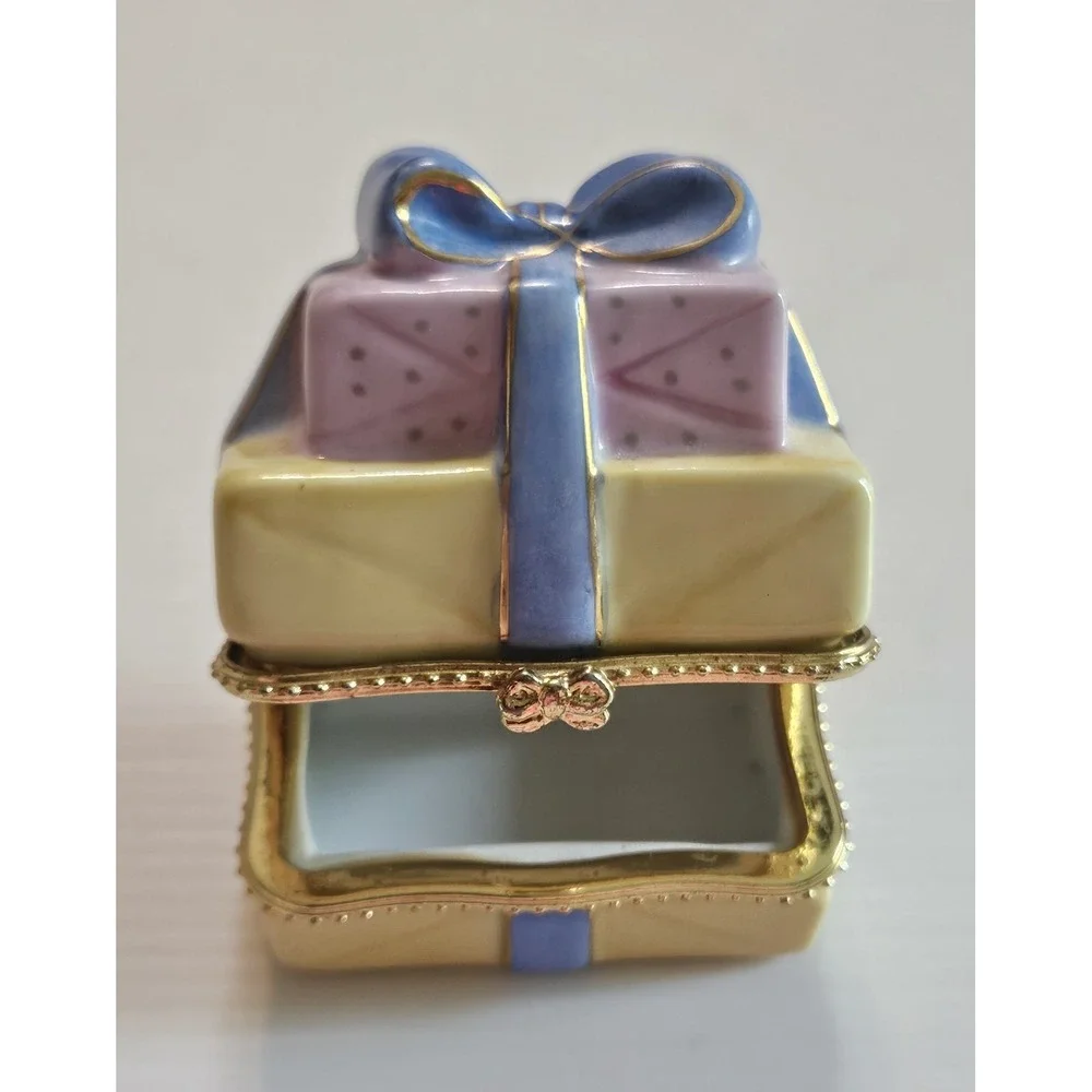 Porcelain Gift Box Trinket – Vintage Style Hinged Present